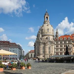  Apartment Grosses Im Zentrum Von Dresden, 2 Schlafzimmer, 2 Baeder, Balkon
